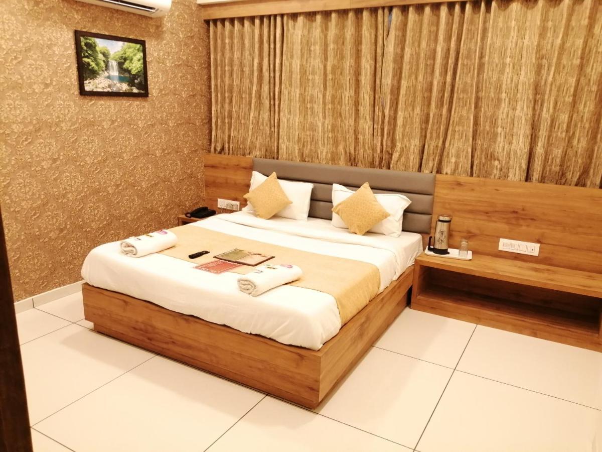 Hotel Golden City Vadodara Exterior foto